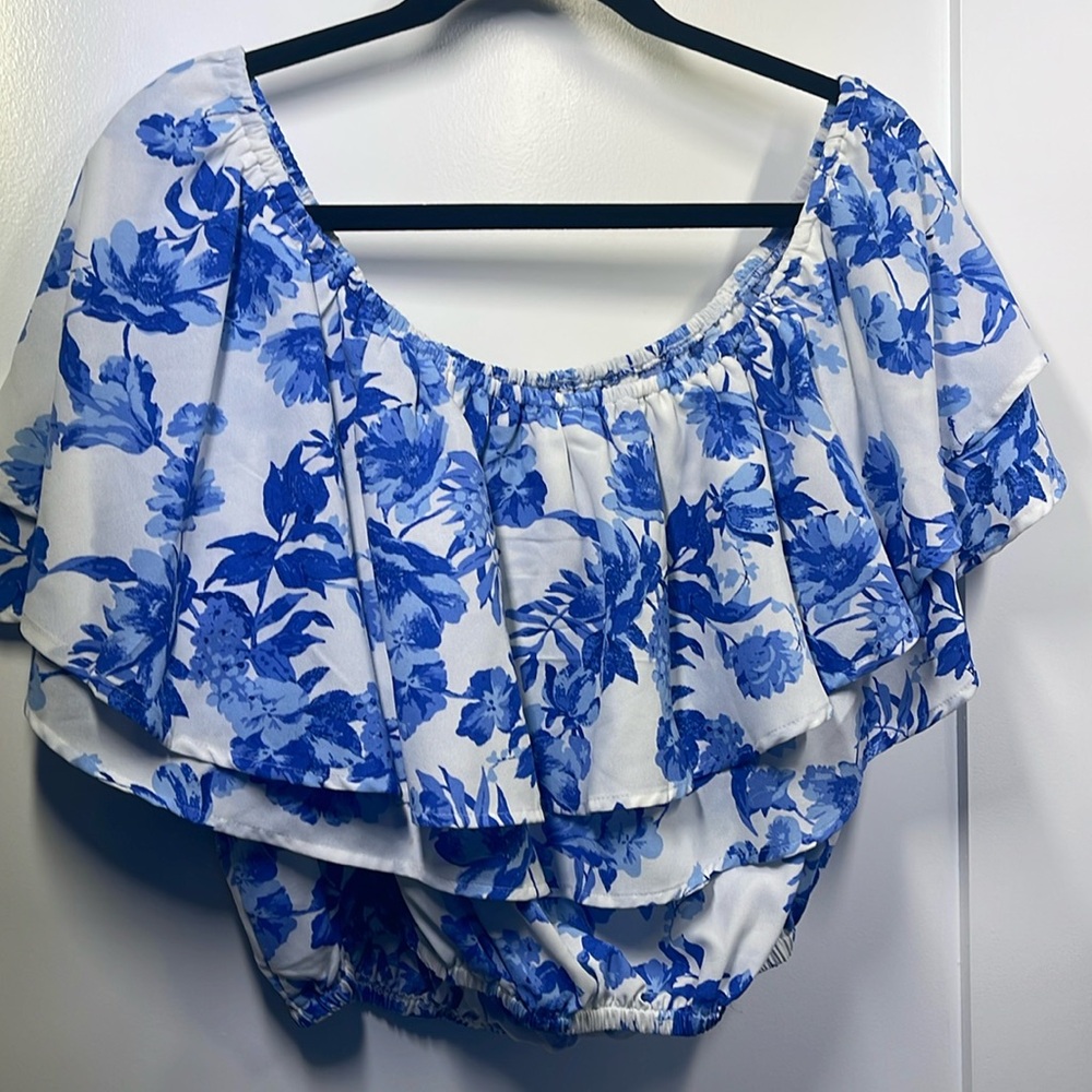 Sweet white Floral Off-the-Shoulder top